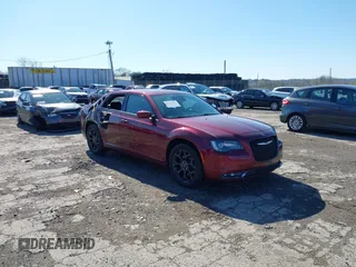 2019 Chrysler 300 with VIN 2C3CCAGG0KH586117, listed as a IAAI auction lot 41923456 with 86,174 mi miles. Bid and sale history available at carsss.com. Image 1.