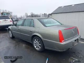2010 Cadillac DTS 1SC z VIN 1G6KD5EY3AU134362, wystawiony jako IAAI lot #41579786 z przebiegiem 131 969 mil mil oraz . Historia ofert i sprzedaży dostępna na DreamBid. Obrazek 3.