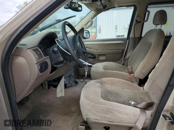 2004 Ford Explorer XLT z VIN 1FMZU73K44UB98061, wystawiony jako Copart lot #52914385 z przebiegiem Nie podano mil oraz Szkoda całkowita • Salvage title. Historia ofert i sprzedaży dostępna na DreamBid. Obrazek 7.
