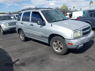 2002 Chevrolet Tracker z VIN 2CNBE13C426951703, wystawiony jako IAAI lot #42177942 z przebiegiem 186 096 mil mil oraz . Historia ofert i sprzedaży dostępna na DreamBid. Obrazek 1.