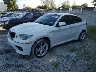 2013 BMW X6 M with VIN 5YMGZ0C55DLL29980, listed as a Copart auction lot 70687694 with 131,842 mi miles and Salvage Title. Bid and sale history available at carsss.com. Image 1.