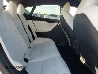 2020 Tesla Model S Performance z VIN 5YJSA1E44LF364189, wystawiony jako Copart lot #46700235 z przebiegiem 52 429 mil mil oraz Szkoda całkowita • Salvage title. Historia ofert i sprzedaży dostępna na DreamBid. Obrazek 10.