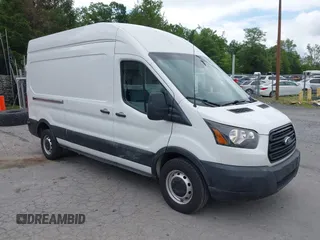 2019 Ford Transit z VIN 1FTYR2XM1KKB75460, wystawiony jako IAAI lot #42682602 z przebiegiem 62 669 mil mil oraz . Historia ofert i sprzedaży dostępna na DreamBid. Obrazek 1.