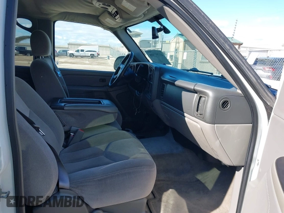 2005 GMC Yukon SLT with VIN 1GKEC13VX5J133090, listed as a IAAI auction lot 41281908 with 108,598 mi miles. Bid and sale history available at carsss.com. Image 5.