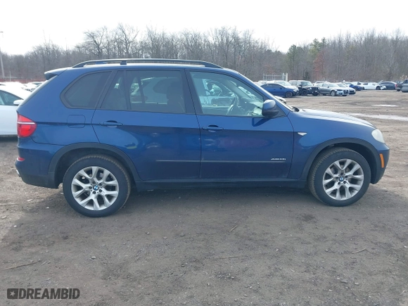 2011 BMW X5 35i with VIN 5UXZV4C56BL412415, listed as a IAAI auction lot 41611847 with 141,848 mi miles. Bid and sale history available at carsss.com. Image 13.