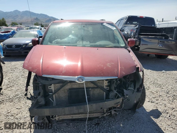 2010 Chrysler Town & Country Touring z VIN 2A4RR5D12AR492111, wystawiony jako Copart lot #58997205 z przebiegiem Nie podano mil oraz Szkoda całkowita • Salvage title. Historia ofert i sprzedaży dostępna na DreamBid. Obrazek 5.