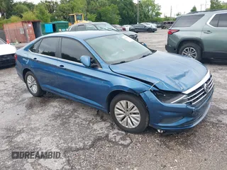 2019 Volkswagen Jetta S z VIN 3VWC57BU4KM005853, wystawiony jako IAAI lot #42183004 z przebiegiem 104 691 mil mil oraz . Historia ofert i sprzedaży dostępna na DreamBid. Obrazek 1.