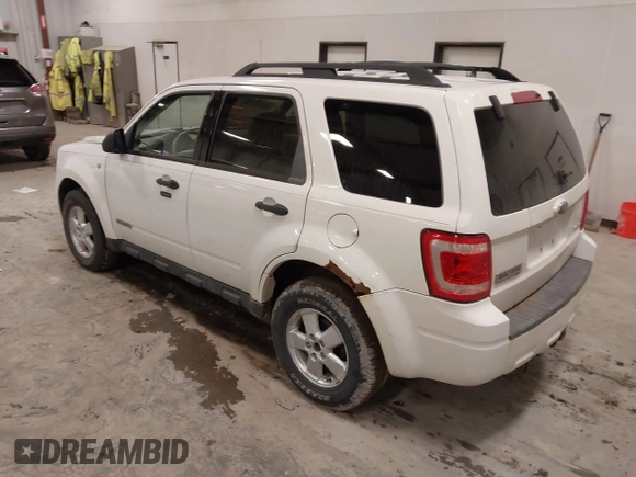 2008 Ford Escape XLT with VIN 1FMCU93128KA82058, listed as a IAAI auction lot 42005473 with 199,016 mi miles. Bid and sale history available at carsss.com. Image 3.