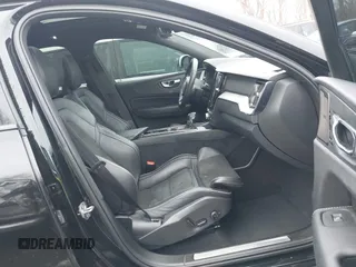 2019 Volvo XC60 R-Design with VIN LYV102RM9KB297622, listed as a IAAI auction lot 41582805 with 66,334 mi miles. Bid and sale history available at carsss.com. Image 5.