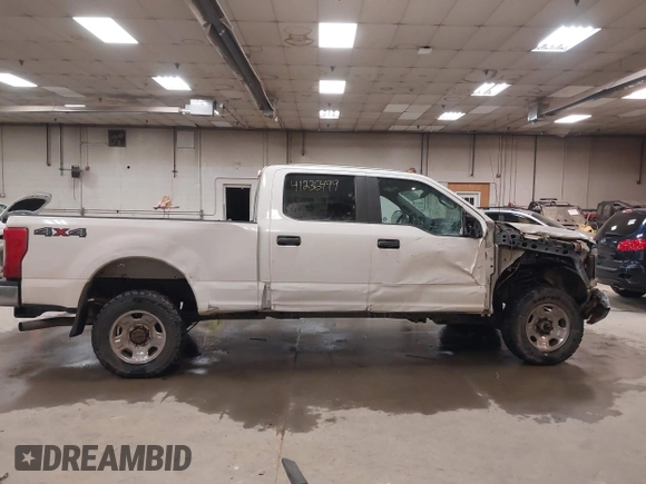 2018 Ford Super Duty F-250 SRW XL with VIN 1FT7W2B62JEB55938, listed as a IAAI auction lot 41236499 with 276,458 mi miles. Bid and sale history available at carsss.com. Image 13.