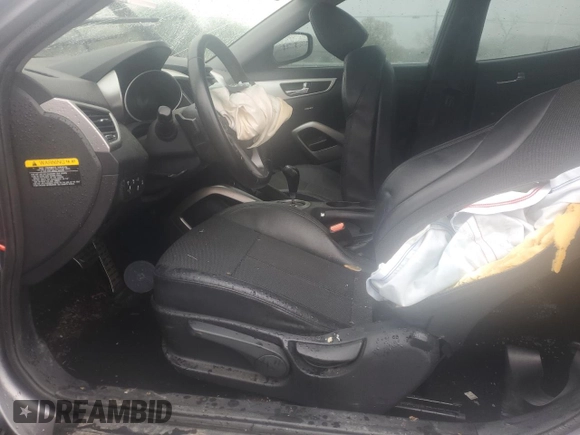 2015 Hyundai Veloster z VIN KMHTC6AD4FU241307, wystawiony jako Copart lot #53704525 z przebiegiem Nie podano mil oraz Szkoda całkowita • Salvage title. Historia ofert i sprzedaży dostępna na DreamBid. Obrazek 7.