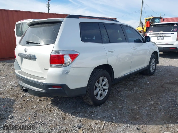 2011 Toyota Highlander with VIN 5TDBK3EH5BS064196, listed as a IAAI auction lot 41643416 with 157,112 mi miles. Bid and sale history available at carsss.com. Image 4.