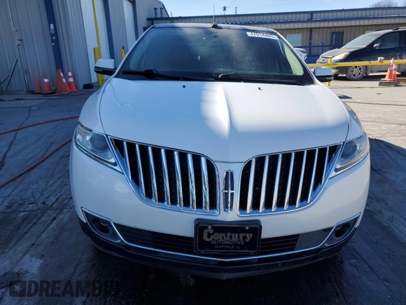 2013 Lincoln MKX with VIN 2LMDJ6JK8DBL60400, listed as a Copart auction lot 47014405 with 178,056 mi miles and Salvage Title. Bid and sale history available at carsss.com. Image 5.