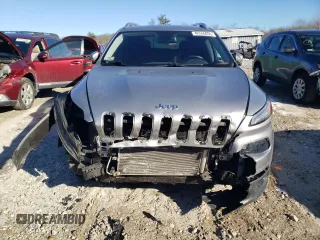 2017 Jeep Cherokee Latitude with VIN 1C4PJMCSXHW564358, listed as a Copart auction lot 42556035 with 85,150 mi miles and Non Repairable. Bid and sale history available at DreamBid. Image 5.