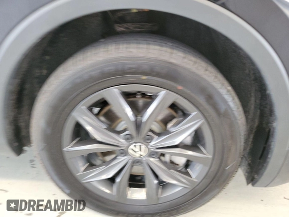 2024 Volkswagen Tiguan SE с VIN 3VV3B7AX0RM097417, выставлен на аукционе IAAI как лот 42850740 с пробегом 27 759 миль миль и . История ставок и продаж доступна на DreamBid. Изображение 1.