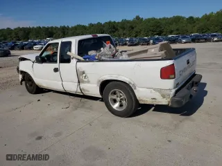 2001 GMC Sonoma SLS w/1SG Pkg with VIN 1GTCS19W518224890, listed as a Copart auction lot 69798054 with 200,891 mi miles and Salvage Title. Bid and sale history available at carsss.com. Image 2.