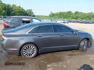 2017 Lincoln MKZ Select z VIN 3LN6L5D98HR613305, wystawiony jako IAAI lot #42400840 z przebiegiem 81 659 mil mil oraz . Historia ofert i sprzedaży dostępna na DreamBid. Obrazek 13.