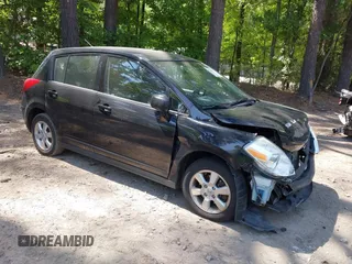 2012 Nissan Versa S z VIN 3N1BC1CP6CK283177, wystawiony jako IAAI lot #42300278 z przebiegiem 180 169 mil mil oraz . Historia ofert i sprzedaży dostępna na DreamBid. Obrazek 1.