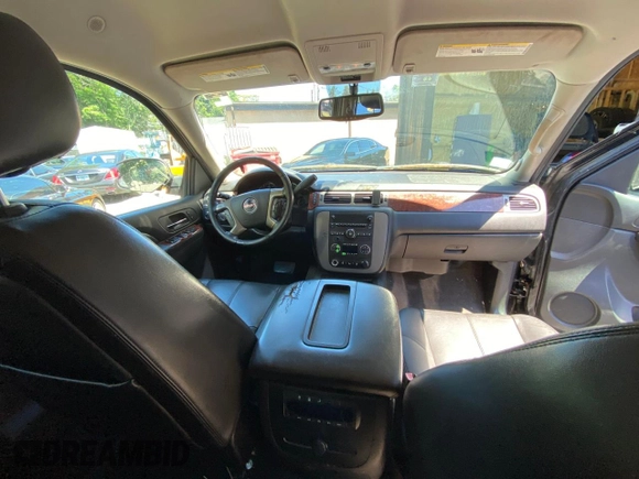 2013 GMC Yukon XL SLT z VIN 1GKS2KE79DR128926, wystawiony jako Copart lot #87124494 z przebiegiem 85 744 mil mil oraz Czysty tytuł • Clean title. Historia ofert i sprzedaży dostępna na DreamBid. Obrazek 9.