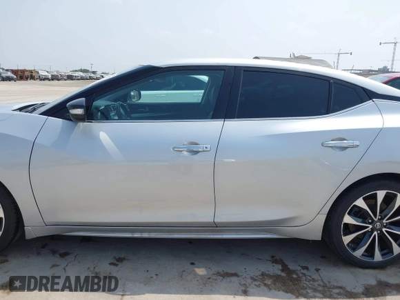 2017 Nissan Maxima SR z VIN 1N4AA6AP9HC397126, wystawiony jako IAAI lot #42291477 z przebiegiem 115 201 mil mil oraz . Historia ofert i sprzedaży dostępna na DreamBid. Obrazek 14.
