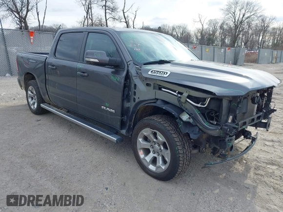 2022 Ram 1500 Big Horn z VIN 1C6SRFFT4NN381744, wystawiony jako IAAI lot #41621744 z przebiegiem 48 414 mil mil oraz . Historia ofert i sprzedaży dostępna na DreamBid. Obrazek 1.