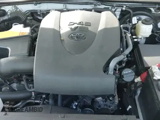 2023 Toyota Tacoma SR5 z VIN 3TYDZ5BN3PT025631, wystawiony jako IAAI lot #42988191 z przebiegiem 55 750 mil mil oraz . Historia ofert i sprzedaży dostępna na DreamBid. Obrazek 24.