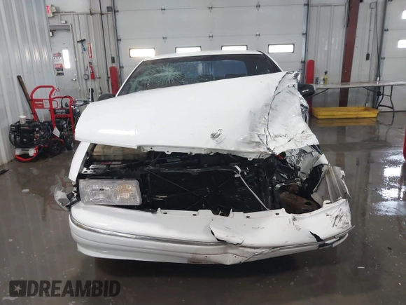 1996 Chevrolet Caprice 1SA Special Value z VIN 1G1BL52P3TR165928, wystawiony jako IAAI lot #41271004 z przebiegiem 130 794 mil mil oraz . Historia ofert i sprzedaży dostępna na DreamBid. Obrazek 6.