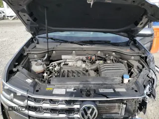 2018 Volkswagen Atlas SE with VIN 1V2PR2CA4JC555911, listed as a Copart auction lot 61905125 with 101,860 mi miles and Salvage title. Bid and sale history available at DreamBid. Image 12.