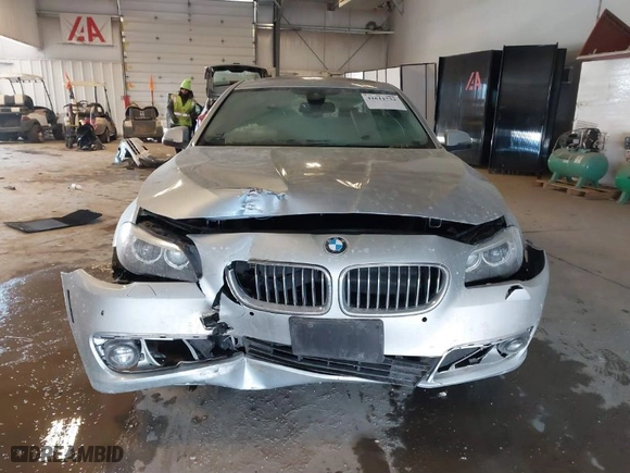 2015 BMW 5 Series 528i xDrive with VIN WBA5A7C50FG143305, listed as a IAAI auction lot 41611732 with 113,546 mi miles. Bid and sale history available at carsss.com. Image 12.