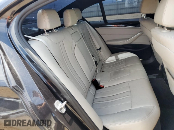 2018 BMW 5 Series 530i z VIN WBAJA5C51JWA37594, wystawiony jako Copart lot #63375575 z przebiegiem 139 974 mil mil oraz Czysty tytuł • Clean title. Historia ofert i sprzedaży dostępna na DreamBid. Obrazek 10.