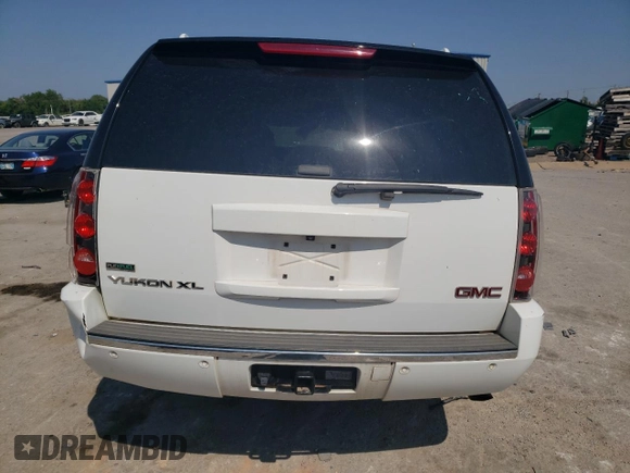 2011 GMC Yukon XL Denali with VIN 1GKS1MEFXBR398833, listed as a Copart auction lot 68621664 with 0 mi miles and Salvage Title. Bid and sale history available at carsss.com. Image 6.