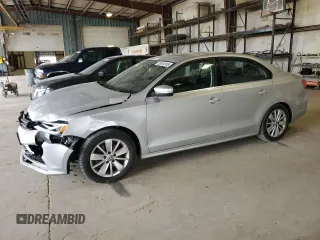 2015 Volkswagen Jetta SE z VIN 3VWD07AJ4FM404097, wystawiony jako Copart lot #55054165 z przebiegiem 107 803 mil mil oraz Szkoda całkowita • Salvage title. Historia ofert i sprzedaży dostępna na DreamBid. Obrazek 1.