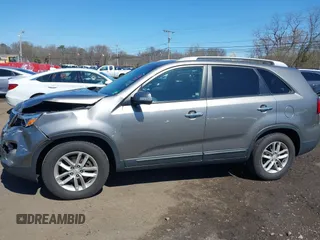 2015 Kia Sorento LX with VIN 5XYKT4A60FG606279, listed as a IAAI auction lot 41972303 with 123,033 mi miles. Bid and sale history available at carsss.com. Image 18.