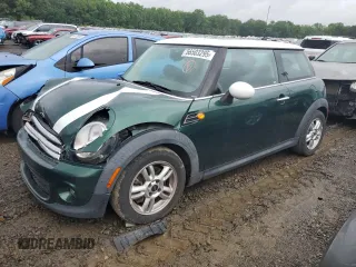 2012 MINI Hardtop z VIN WMWSU3C52CT540875, wystawiony jako Copart lot #56503295 z przebiegiem 157 554 mil mil oraz Szkoda całkowita • Salvage title. Historia ofert i sprzedaży dostępna na DreamBid. Obrazek 1.
