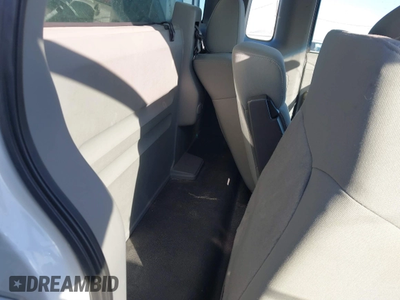 2008 Ford F-150 XL z VIN 1FTVF12508KE42733, wystawiony jako IAAI lot #41335857 z przebiegiem Nie podano mil oraz . Historia ofert i sprzedaży dostępna na DreamBid. Obrazek 8.