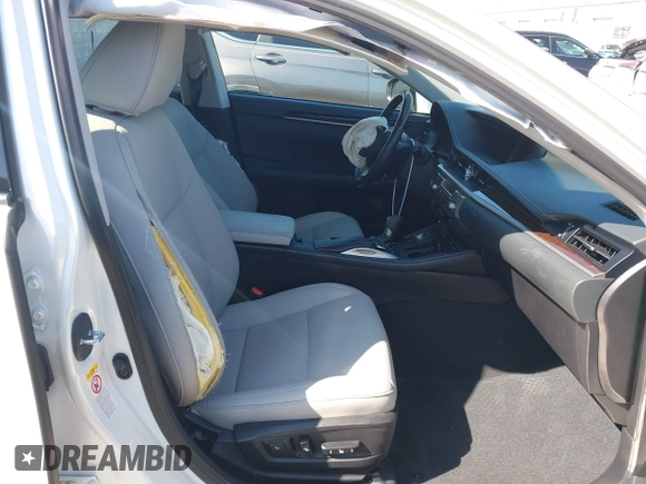 2018 Lexus ES with VIN 58ABK1GG1JU116186, listed as a IAAI auction lot 41981965 with 98,233 mi miles. Bid and sale history available at carsss.com. Image 5.