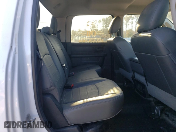 2018 Ram 2500 Tradesman z VIN 3C6UR5CJ1JG336270, wystawiony jako Copart lot #45447455 z przebiegiem Nie podano mil oraz Szkoda całkowita • Salvage title. Historia ofert i sprzedaży dostępna na DreamBid. Obrazek 10.