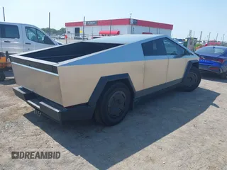 2024 Tesla Cybertruck с VIN 7G2CEHED5RA053763, выставлен на аукционе IAAI как лот 42337217 с пробегом Не указан миль и . История ставок и продаж доступна на DreamBid. Изображение 4.