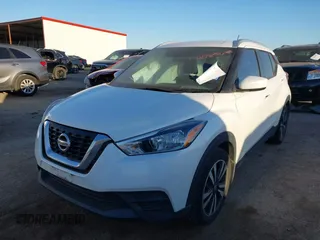 2019 Nissan Kicks SR z VIN 3N1CP5CU1KL546903, wystawiony jako IAAI lot #41765649 z przebiegiem 42 095 mil mil oraz . Historia ofert i sprzedaży dostępna na DreamBid. Obrazek 2.
