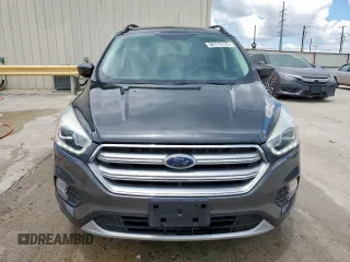 2017 Ford Escape SE z VIN 1FMCU9G91HUE17654, wystawiony jako Copart lot #56173175 z przebiegiem 97 678 mil mil oraz Czysty tytuł • Clean title. Historia ofert i sprzedaży dostępna na DreamBid. Obrazek 5.