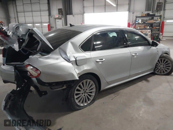 2016 Volkswagen Passat SE z VIN 1VWBT7A37GC027073, wystawiony jako IAAI lot #41073634 z przebiegiem 72 563 mil mil oraz . Historia ofert i sprzedaży dostępna na DreamBid. Obrazek 4.
