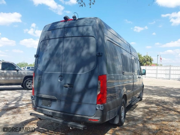 2019 Mercedes-Benz Sprinter Cargo Van with VIN WD4PF1CD6KP128194, listed as a IAAI auction lot 41799320 with 111,189 mi miles. Bid and sale history available at carsss.com. Image 4.