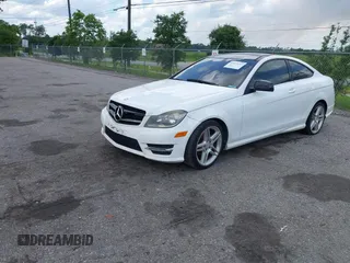 2014 Mercedes-Benz C 250 с VIN WDDGJ4HB2EG287029, выставлен на аукционе IAAI как лот 42479257 с пробегом 320 475 миль миль и . История ставок и продаж доступна на DreamBid. Изображение 2.