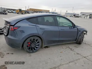 2022 Tesla Model Y Performance with VIN 7SAYGDEF4NF380863, listed as a Copart auction lot 45704715 with 42,600 mi miles and Salvage title. Bid and sale history available at DreamBid. Image 3.