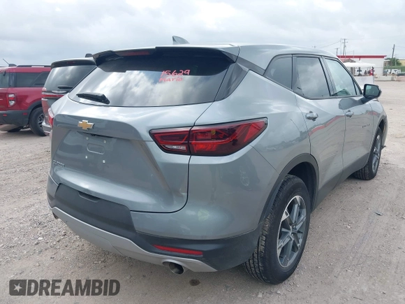2025 Chevrolet Blazer LT z VIN 3GNKBCR41SS128955, wystawiony jako IAAI lot #42532778 z przebiegiem 9 743 mil mil oraz . Historia ofert i sprzedaży dostępna na DreamBid. Obrazek 4.