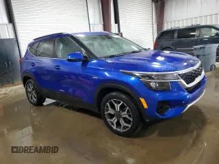 2021 Kia Seltos EX with VIN KNDERCAA4M7167334, listed as a Copart auction lot 42635885 with 26,964 mi miles and Salvage Title. Bid and sale history available at carsss.com. Image 4.