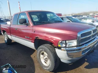 2000 Dodge 1500 z VIN 3B7HF13Z4YM237732, wystawiony jako IAAI lot #41980975 z przebiegiem 159 131 mil mil oraz . Historia ofert i sprzedaży dostępna na DreamBid. Obrazek 1.
