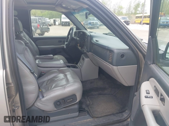 2001 Chevrolet Tahoe LS z VIN 1GNEC13T11J107893, wystawiony jako IAAI lot #42261213 z przebiegiem 338 454 mil mil oraz . Historia ofert i sprzedaży dostępna na DreamBid. Obrazek 5.