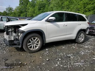 2016 Toyota Highlander LE z VIN 5TDBKRFH4GS300233, wystawiony jako Copart lot #56458135 z przebiegiem 131 481 mil mil oraz Szkoda całkowita • Salvage title. Historia ofert i sprzedaży dostępna na DreamBid. Obrazek 1.