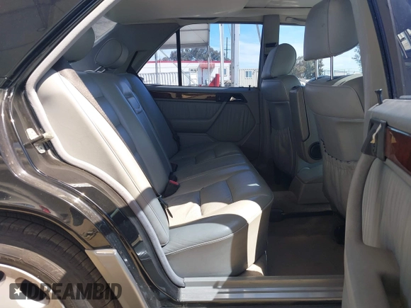 1993 Mercedes-Benz 400 E z VIN WDBEA34E6PB942402, wystawiony jako IAAI lot #41855899 z przebiegiem 124 065 mil mil oraz . Historia ofert i sprzedaży dostępna na DreamBid. Obrazek 8.